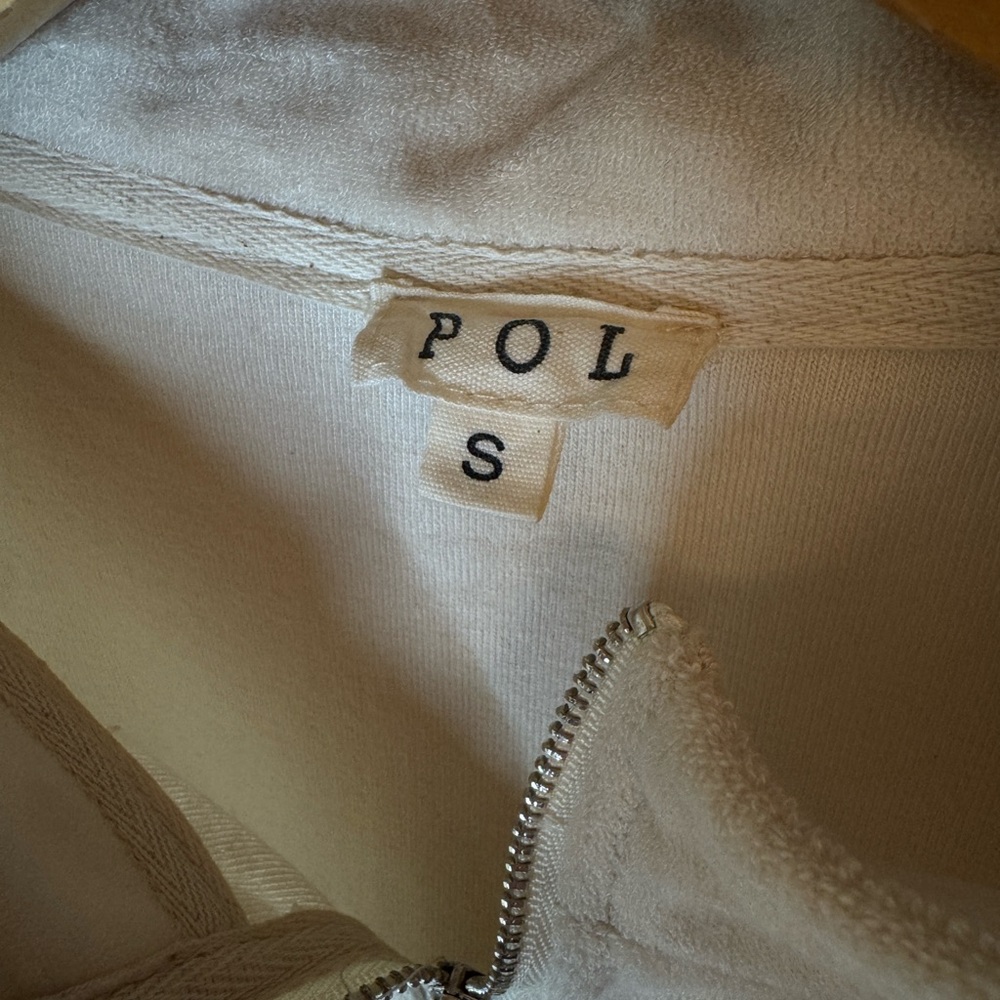 POL!! POL!!! Cream & Grey Velour Crop Quarter Sleeve Zip-Up Track Pullover - Picture 3 of 6
